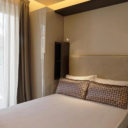 Elegance Aparthotel 4*