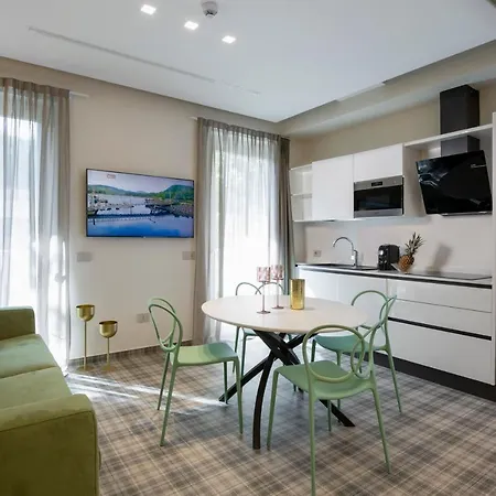 Elegance Ξενοδοχείο με διαμερίσματα 4*