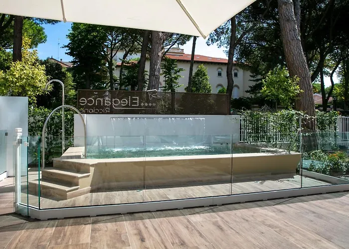 מלון דירות Elegance 4*