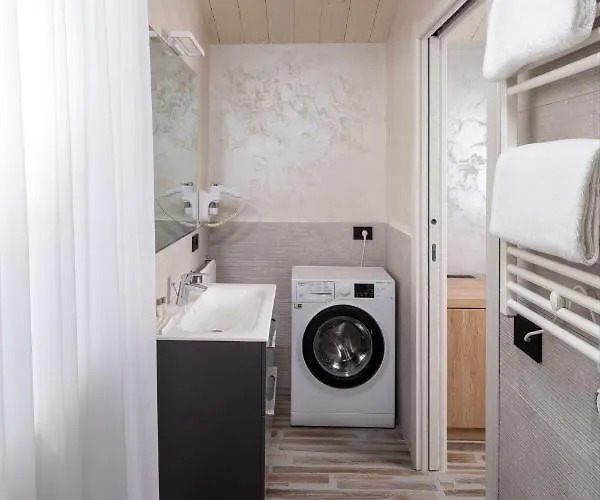 מלון דירות Elegance 4*