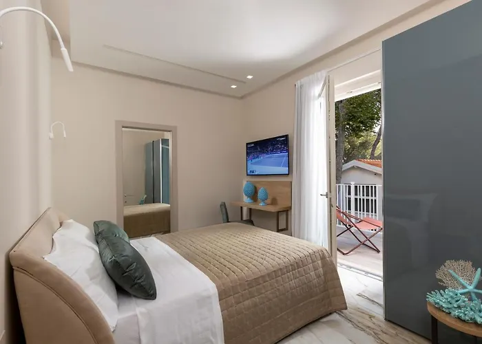 מלון דירות Elegance 4*