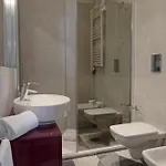 Elegance アパートホテル 4*