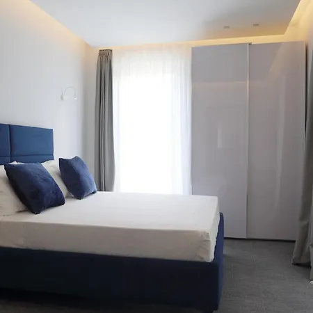 Elegance Hotel apartamentowy 4*