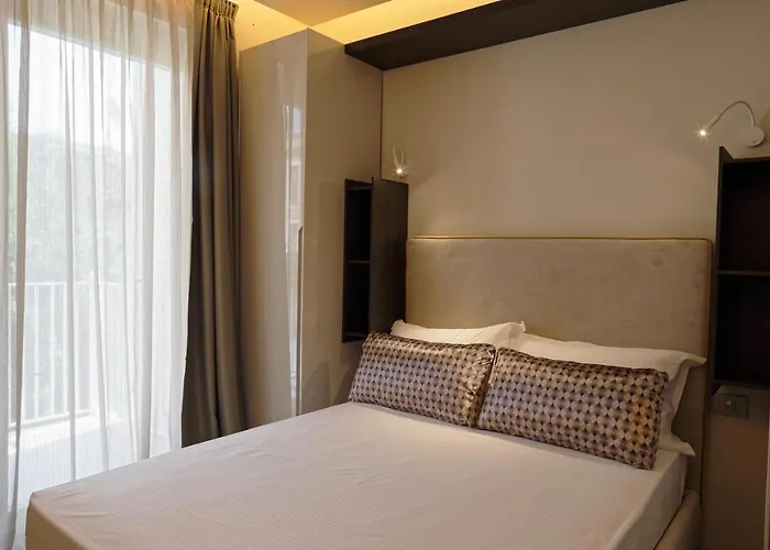 Elegance Aparthotel 4*