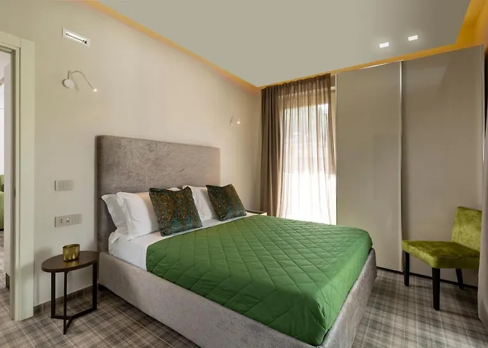 Elegance Aparthotel 4*