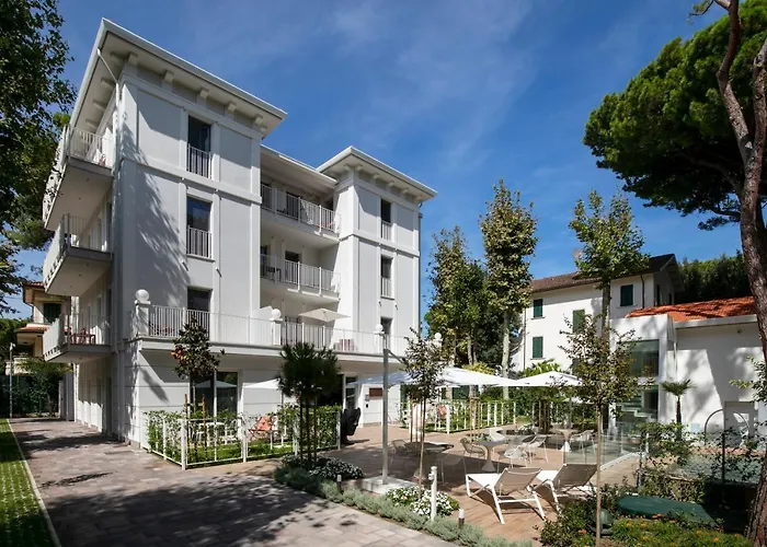 Elegance 4*
