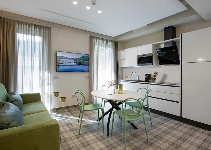 Elegance Aparthotel 4*